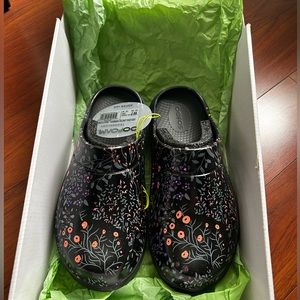 OOFOS Wildflower Clogs